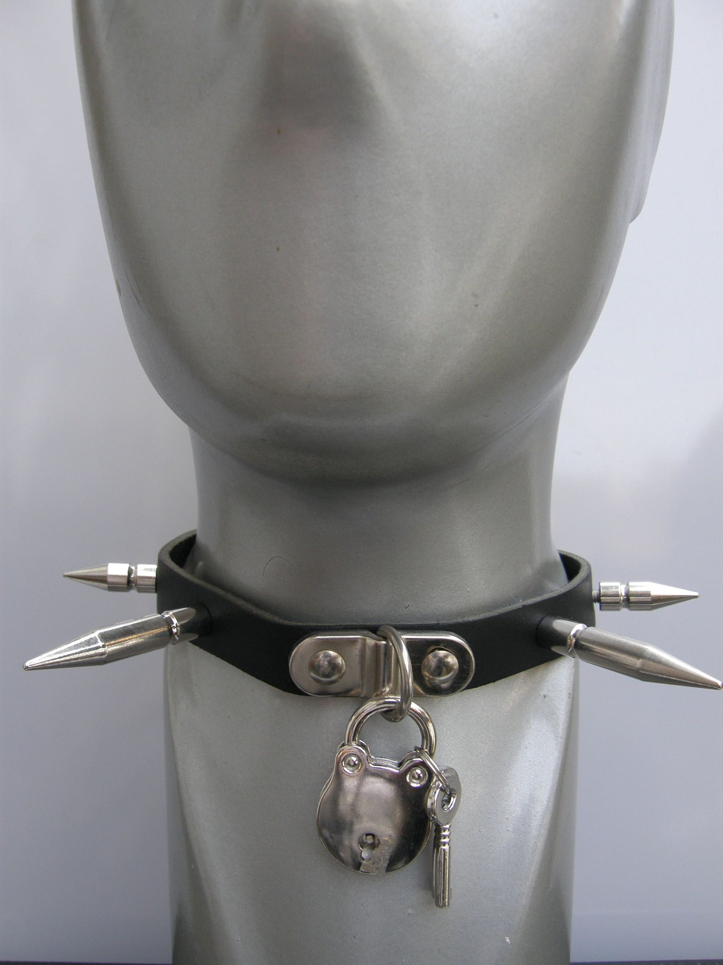 Halsband Ass. Spikes & Padlock