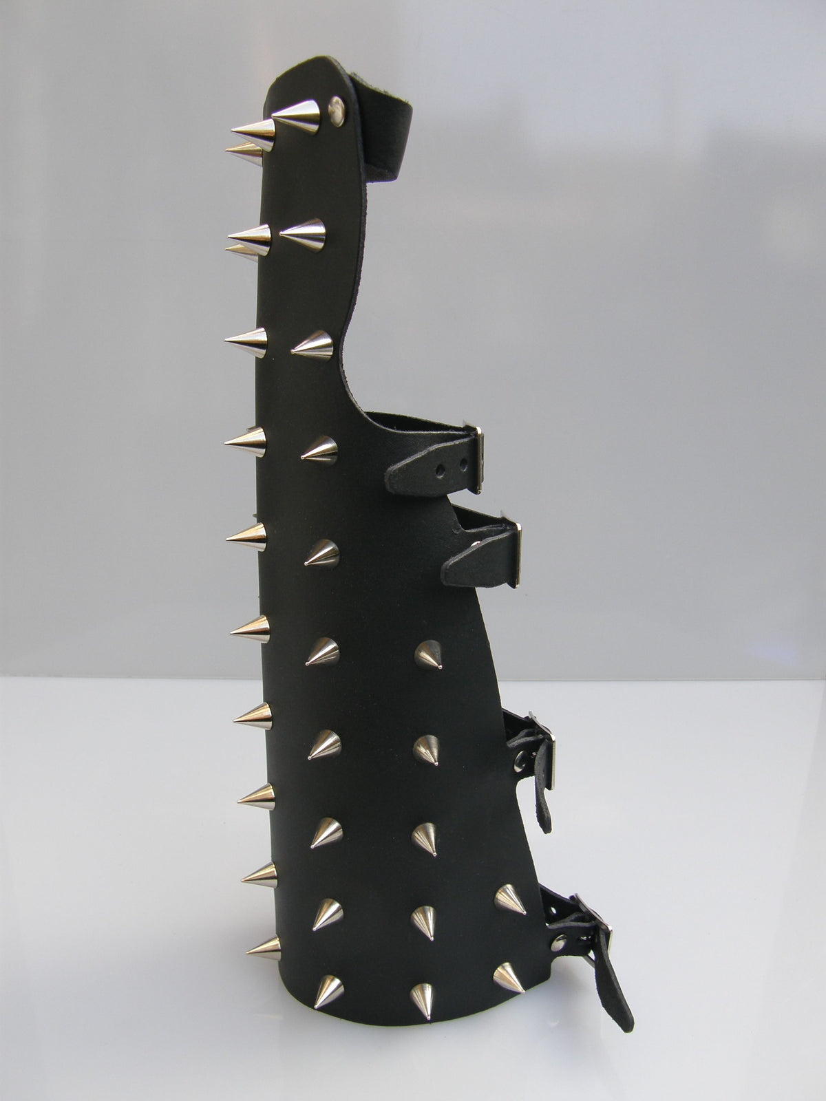 Arm Guard Small Screw Cone Studs
