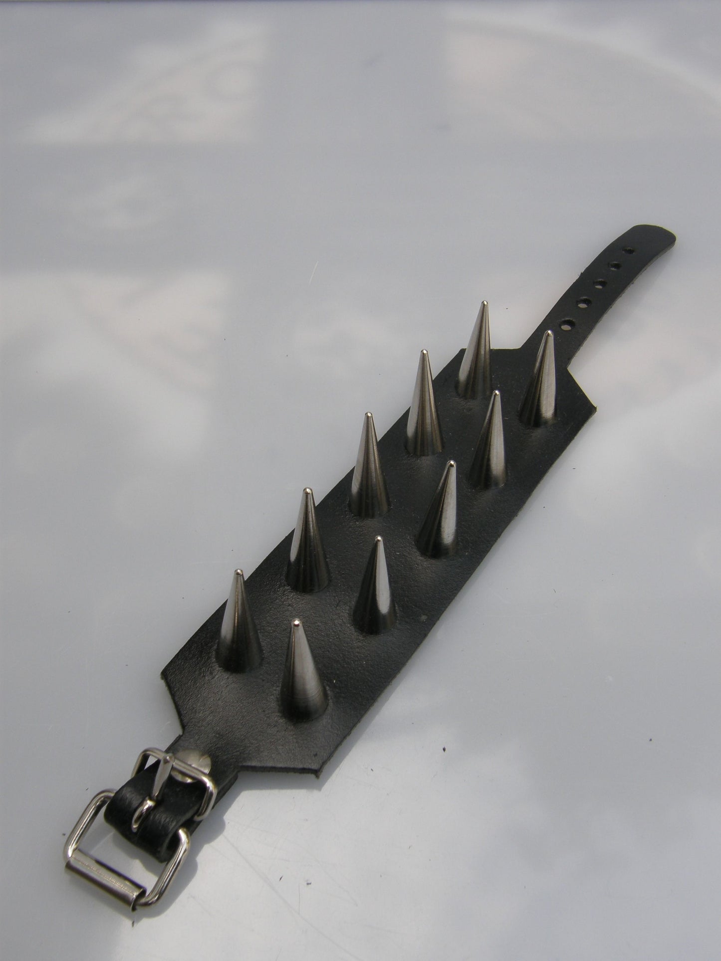 Polsband 2 Row Medium Screw Cones