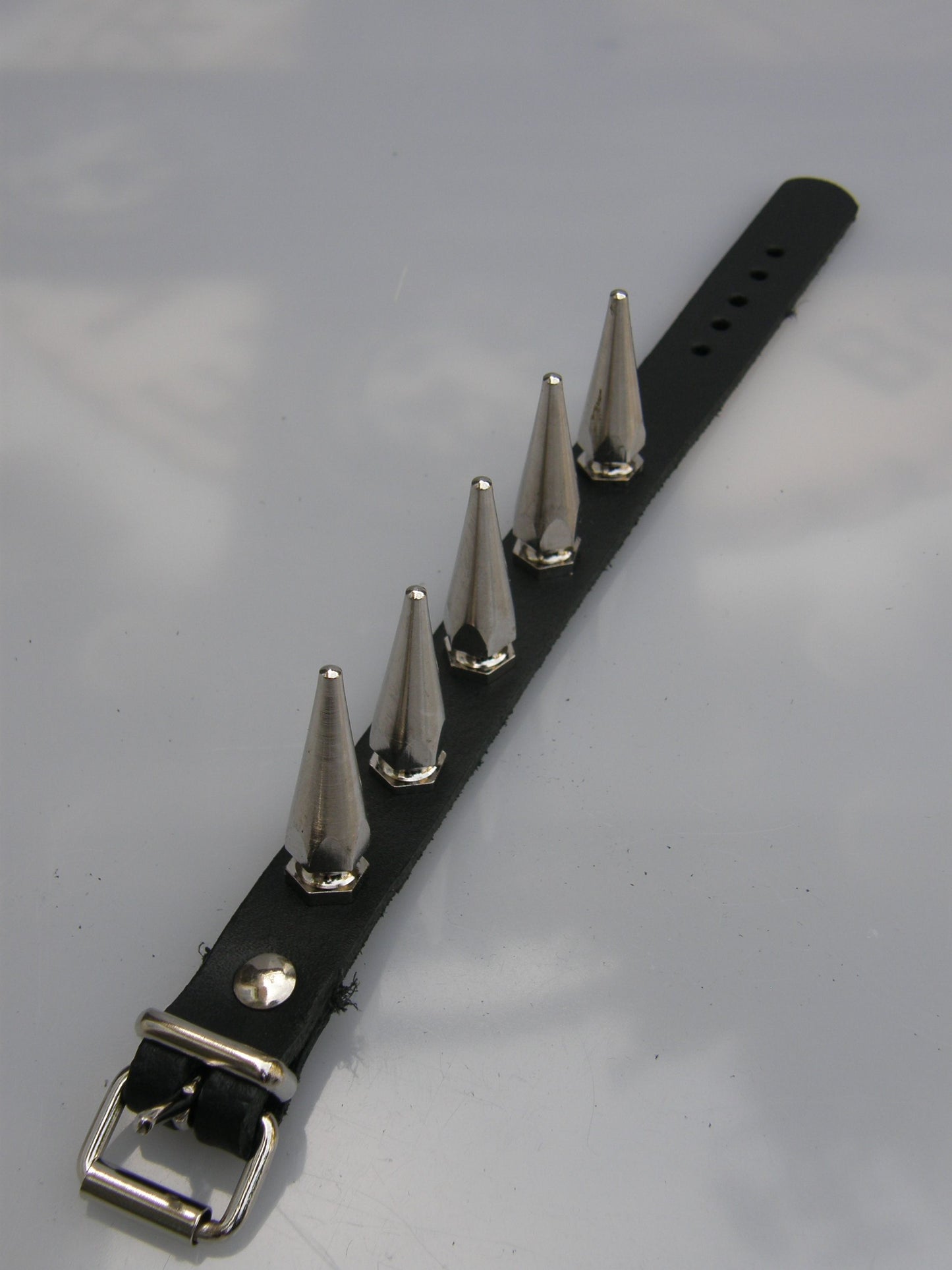 Wristband 1 Row Large Hex Studs