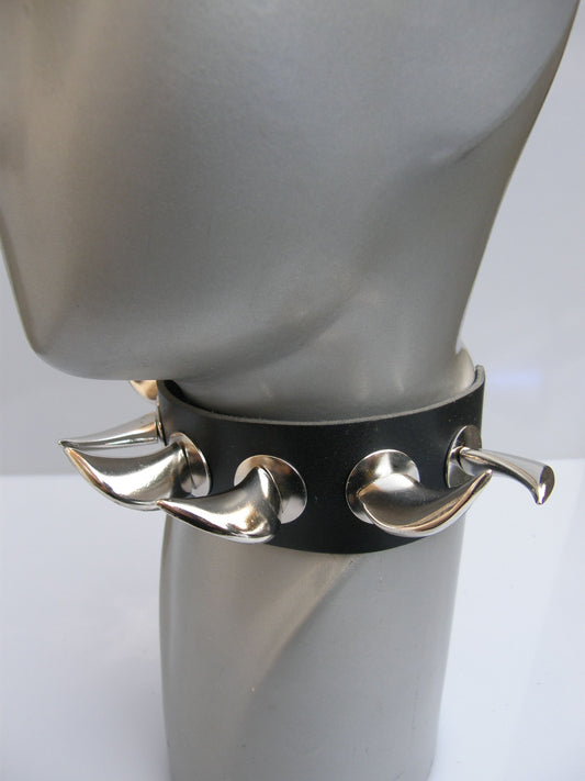 Halsband Saber Tooth Studs & Discs