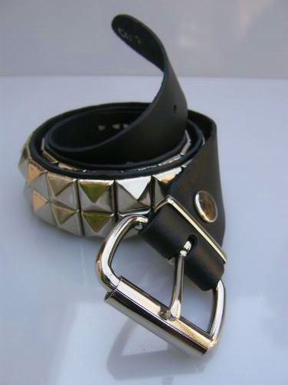 Riem 2 Row Pyramid Studs