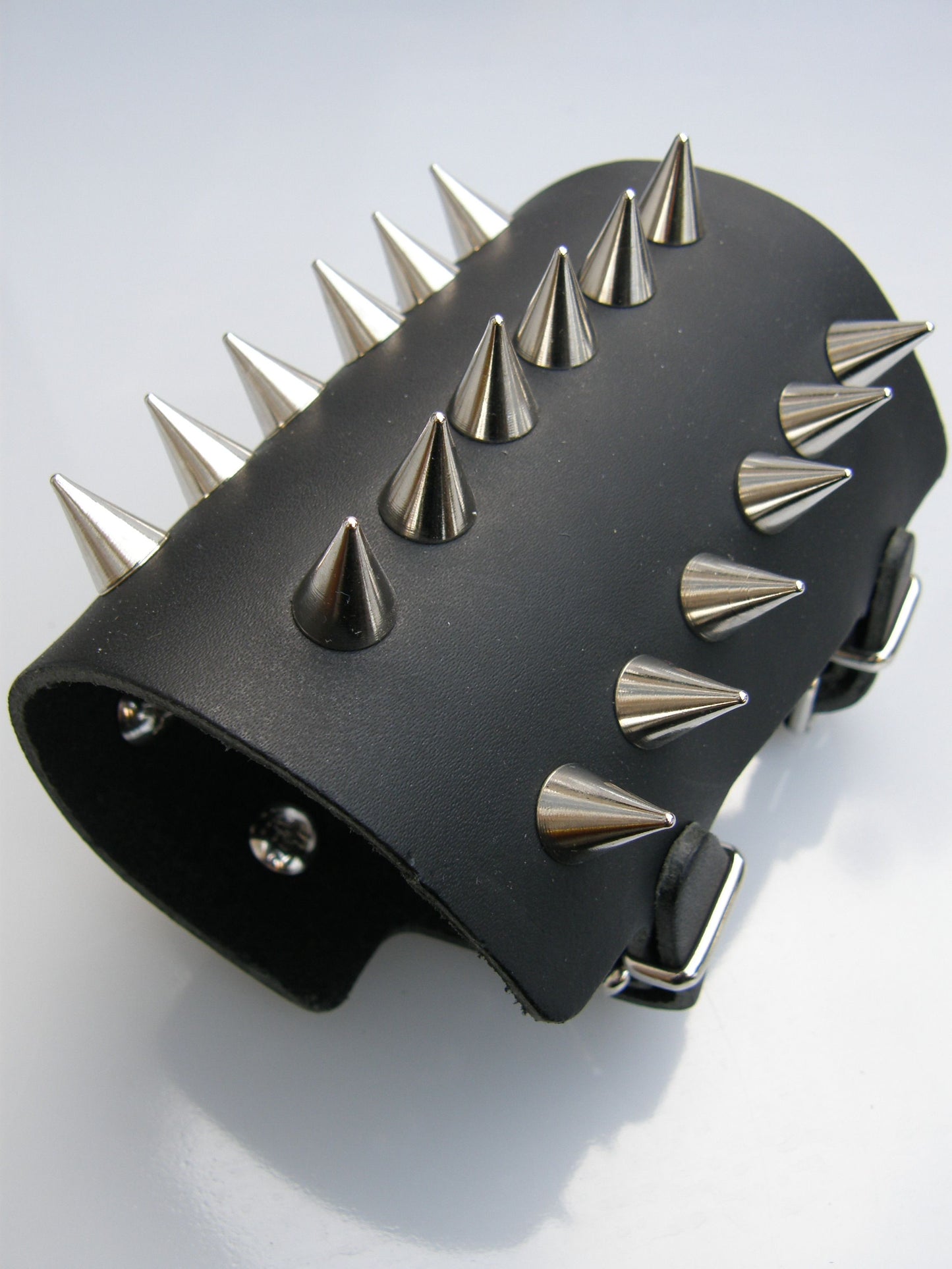 Wristband 6 Row Small Screw Cones
