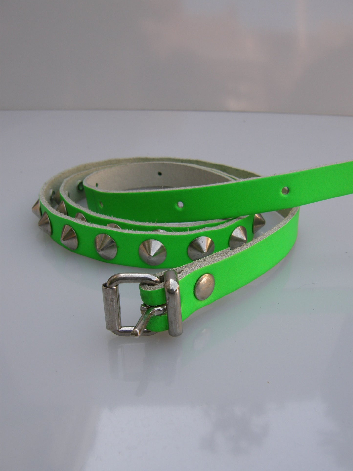 Riem 1 Row Conical Studs Fluor Groen