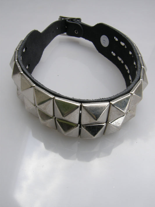 Halsband 2 Row Pyramid Studs