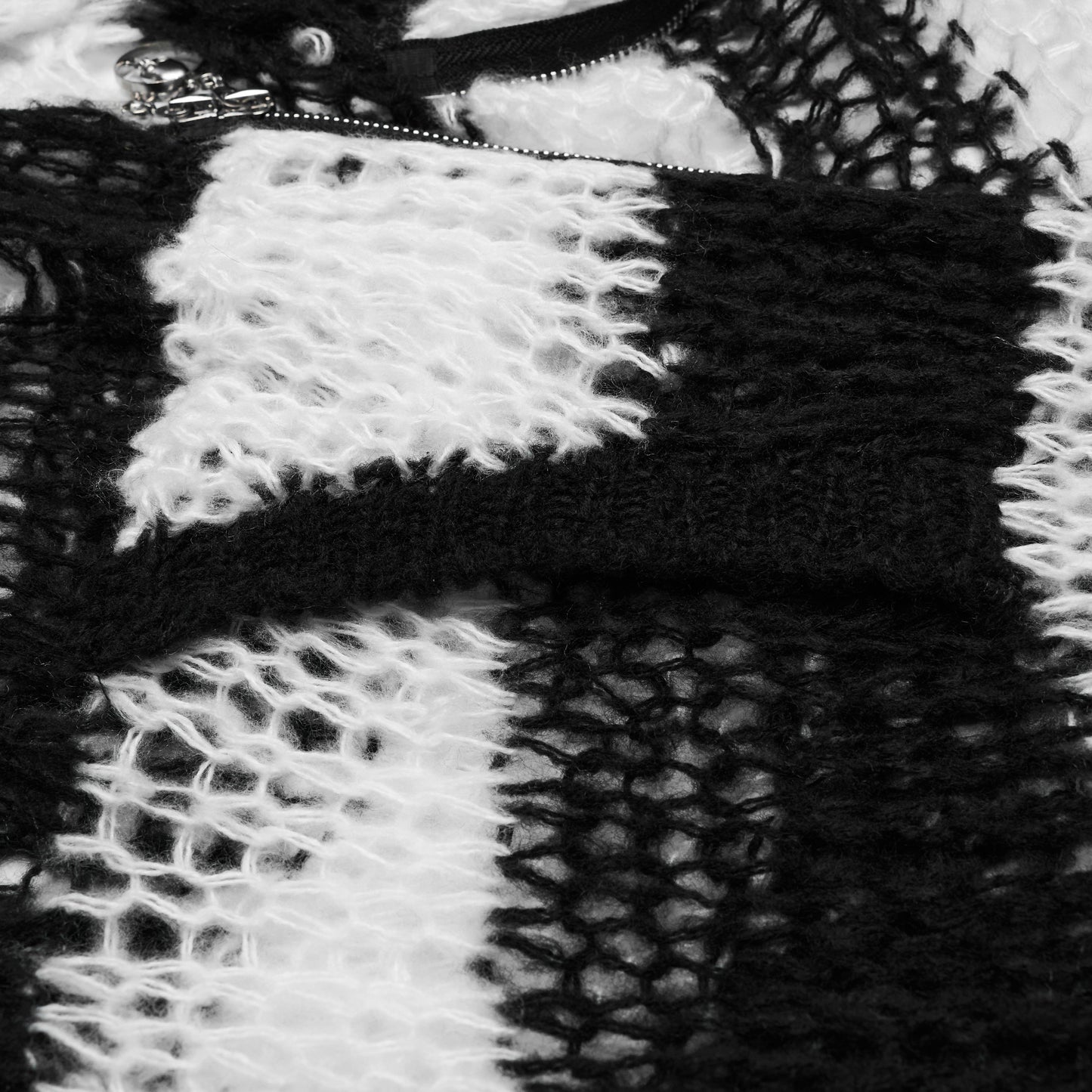 Viral Cardigan Black - White