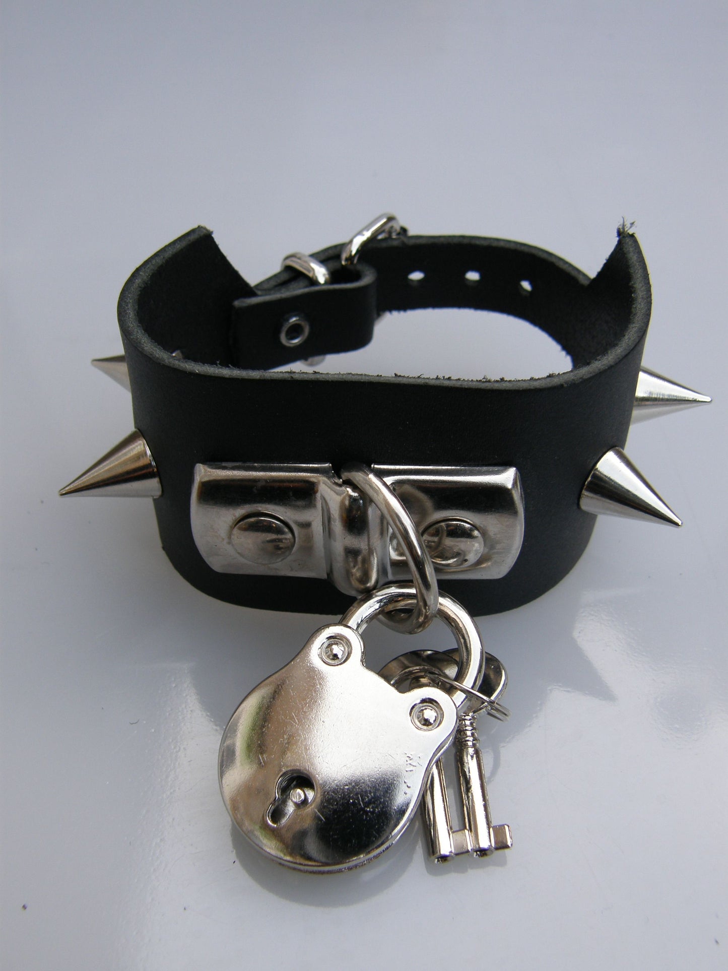 Polsband Zwart Padlock en Cones