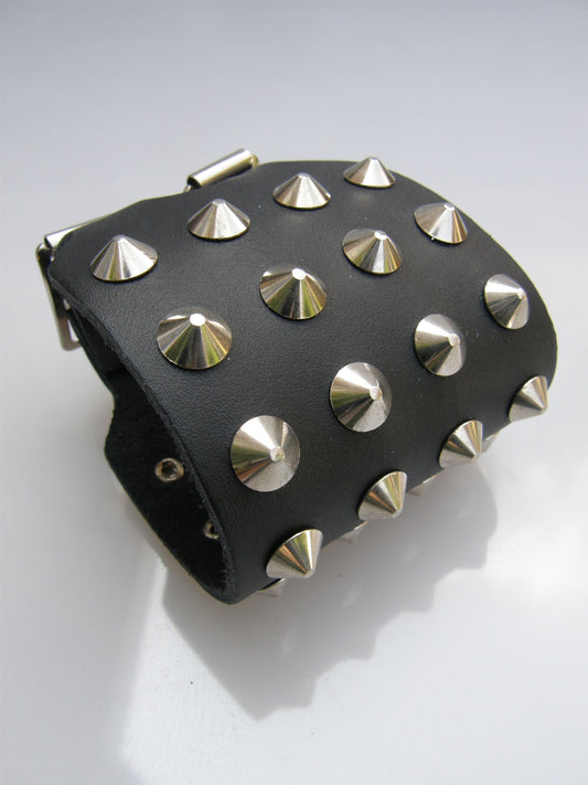 Polsband 4 Row Conical Studs