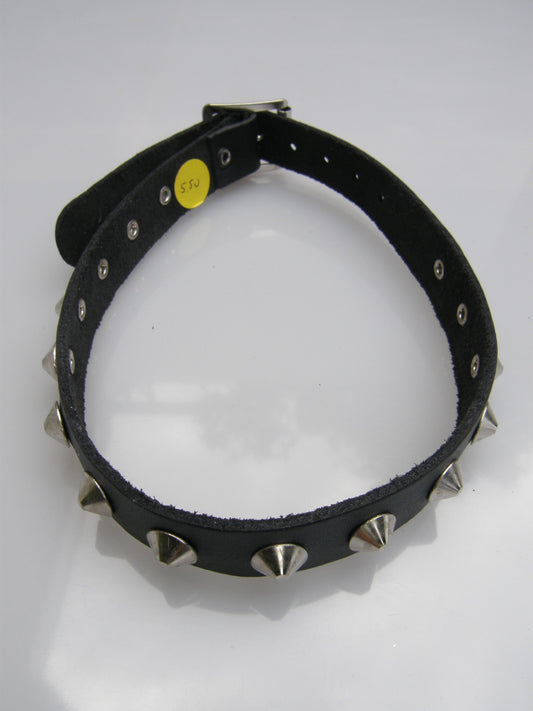Halsband 1 Row Conical Studs