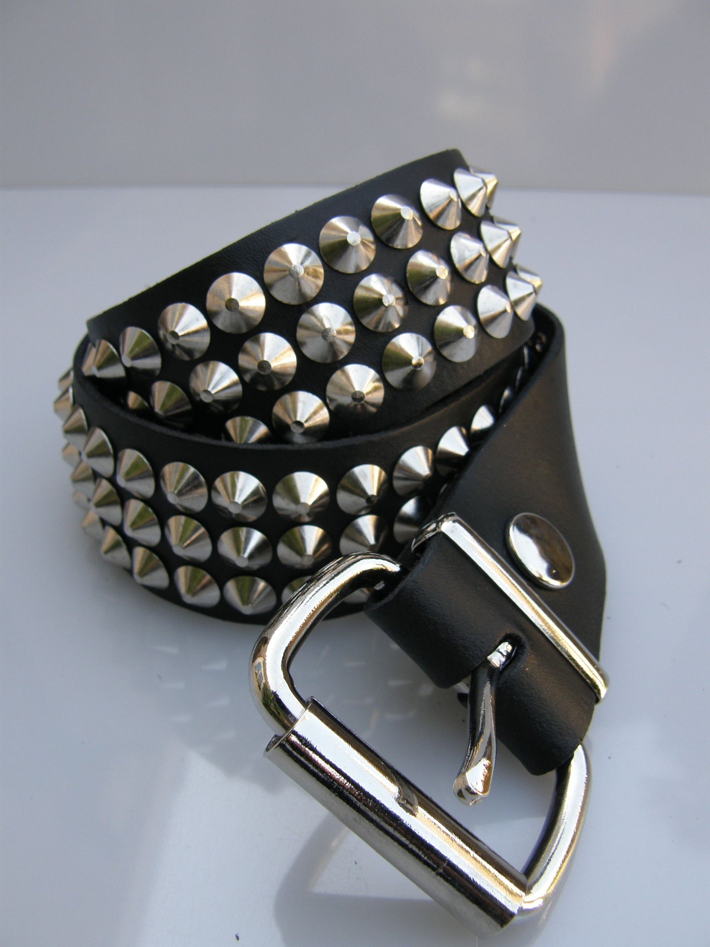 Riem 3 Row Small Conical Studs