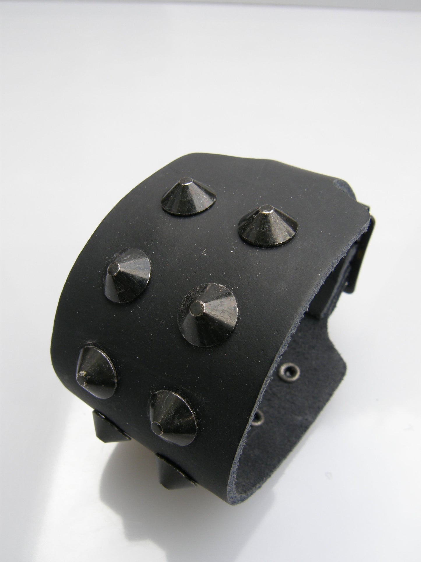 Polsband 2 Row Black Conical Studs 40 mm