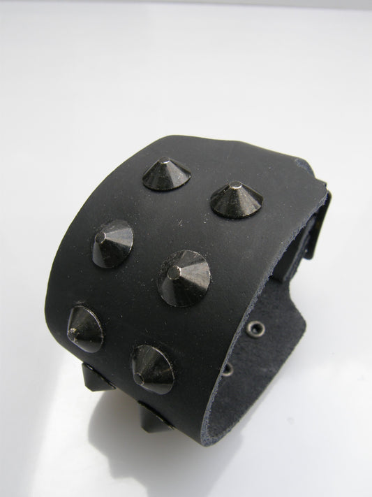Polsband 2 Row Black Conical Studs 40 mm