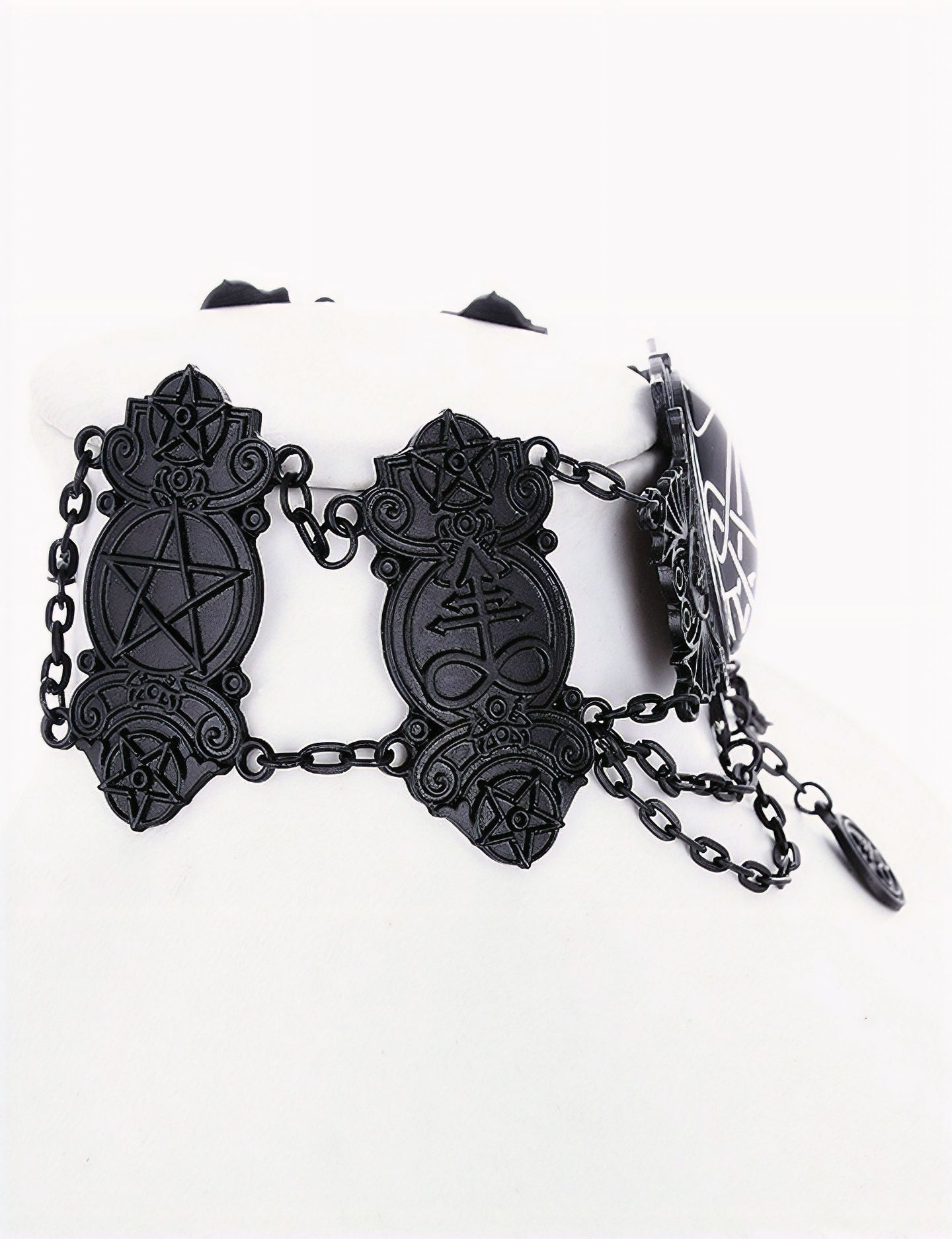Black Lucifer Collier