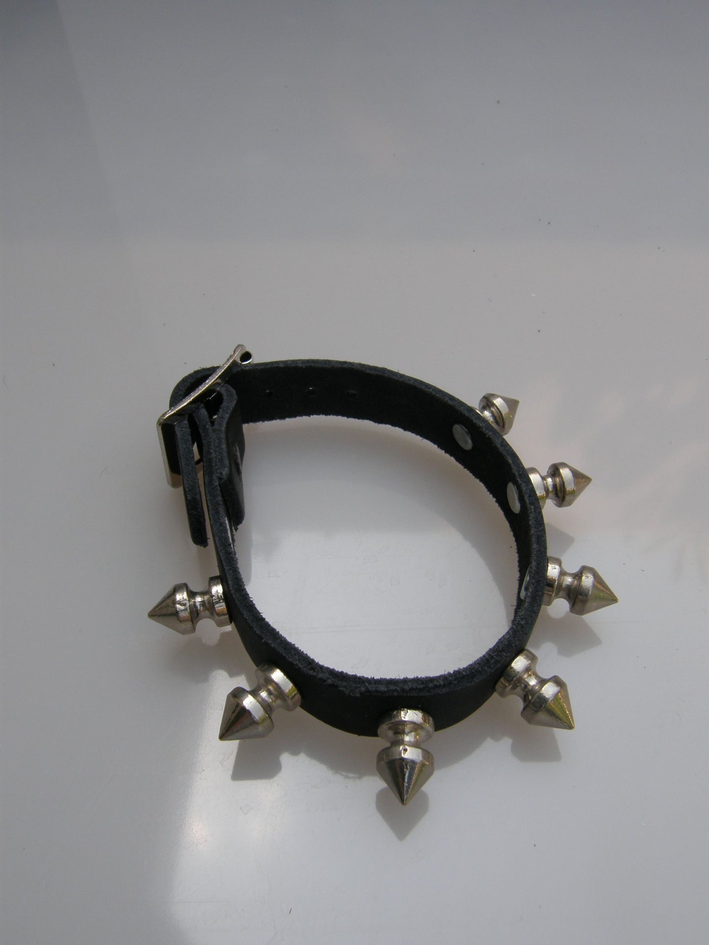 Wristband 1 Row Small Screw Spike