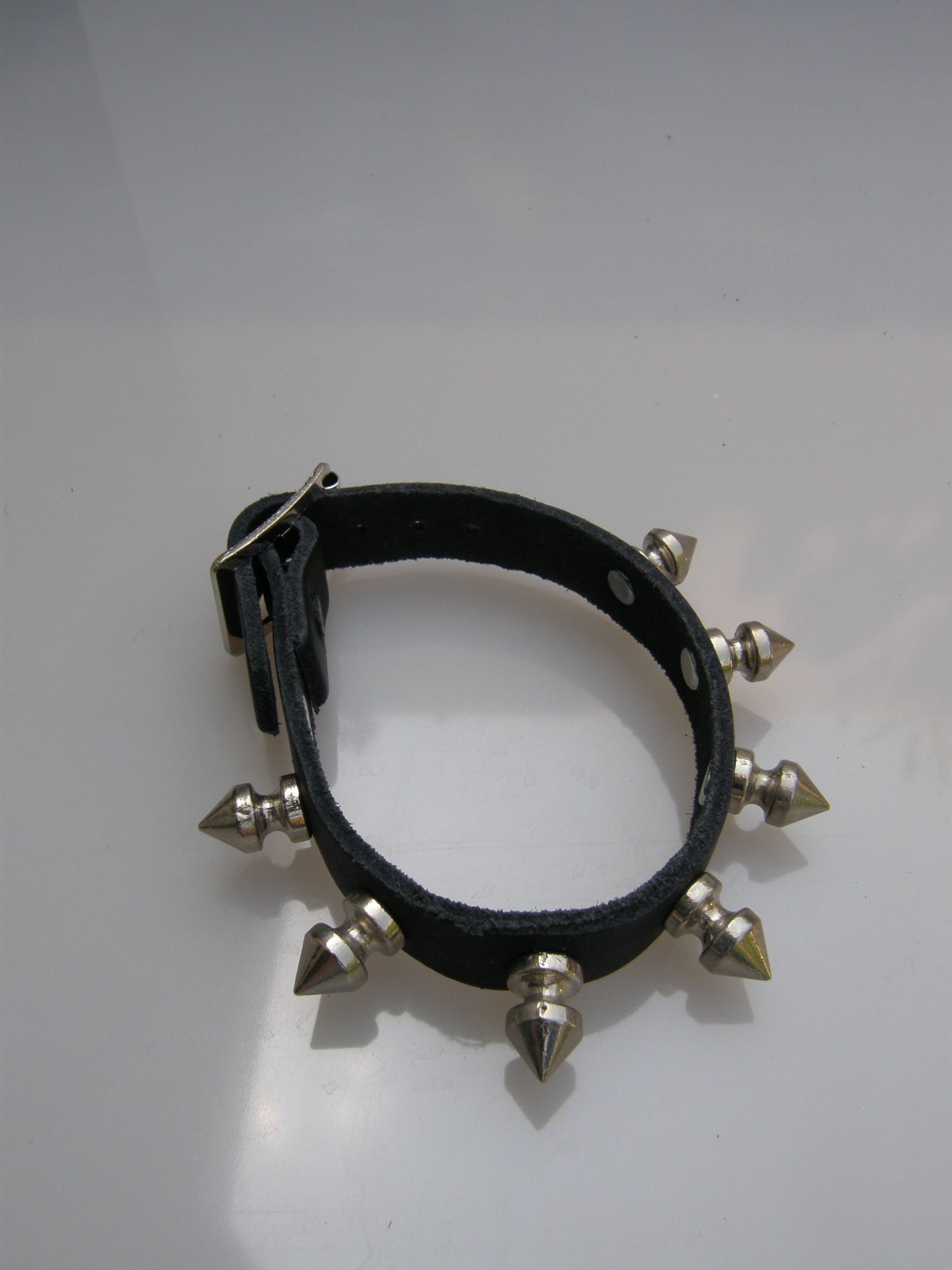 Wristband 1 Row Small Screw Spike