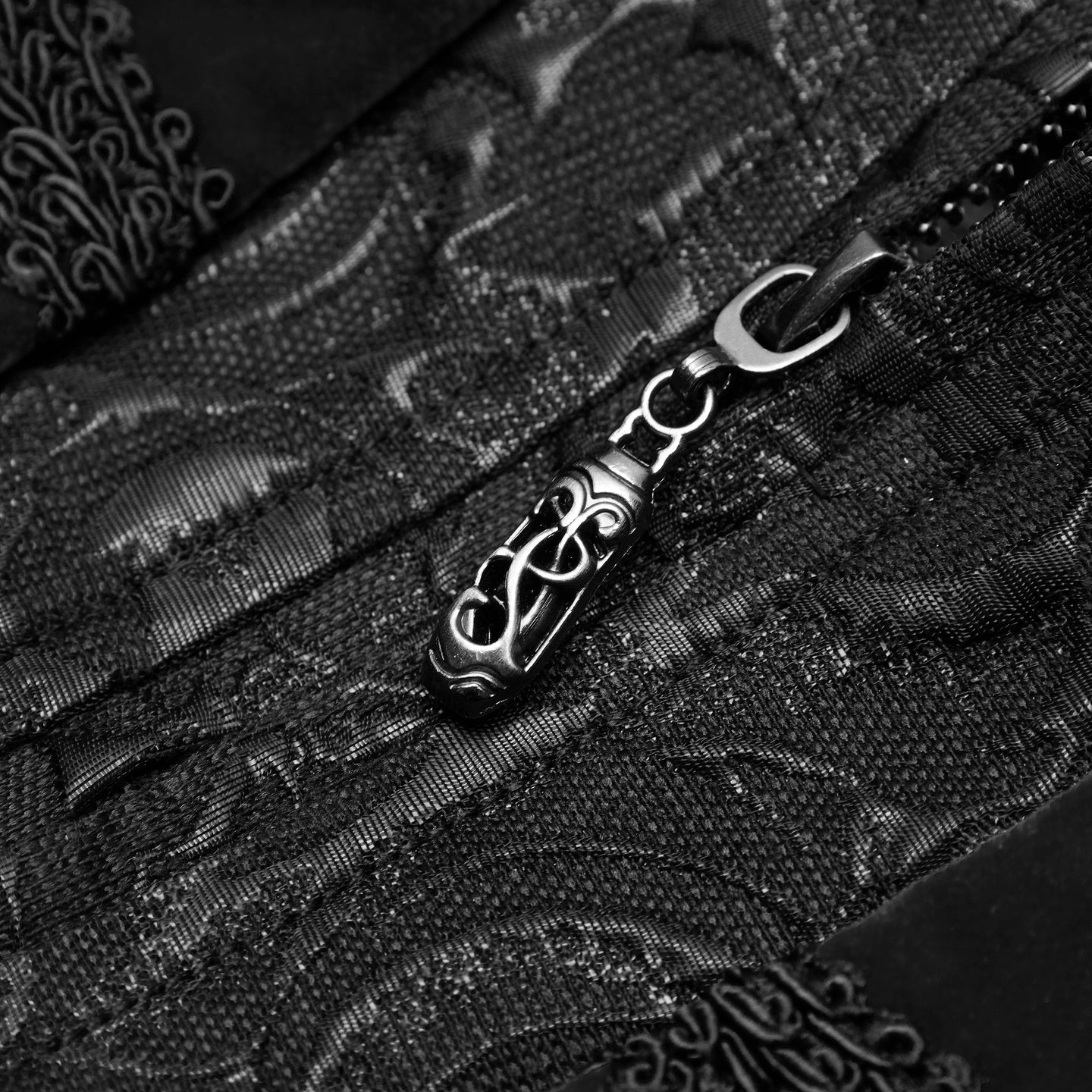 Constant Tailcoat Black/Red