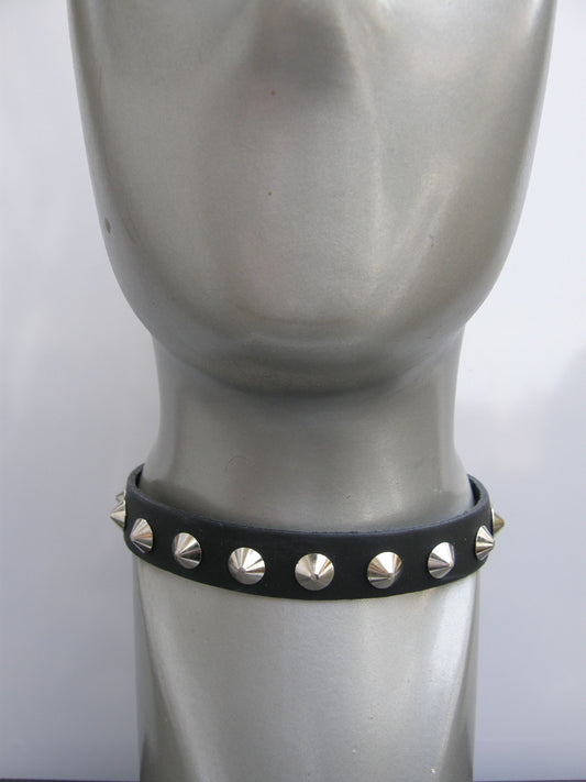 Halsband 1 Row Conical Studs