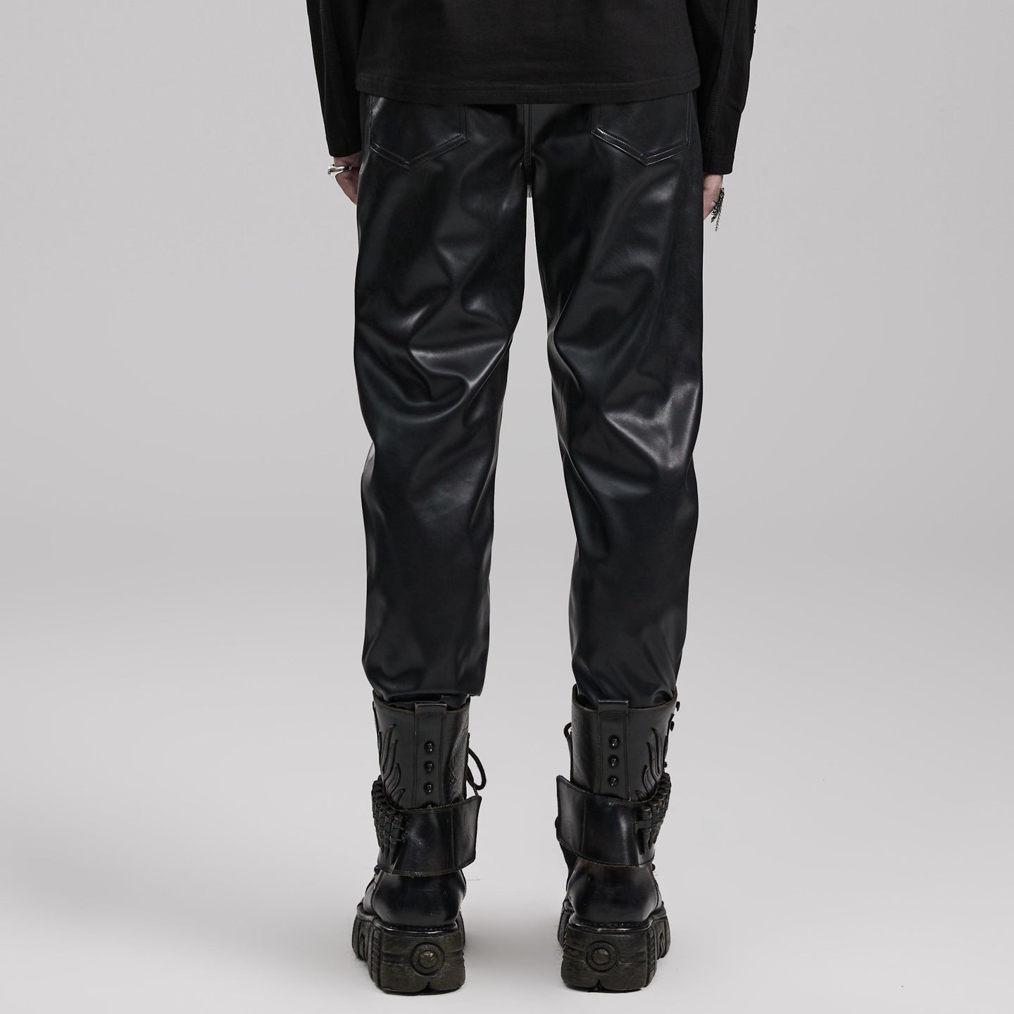 Aghast Broek