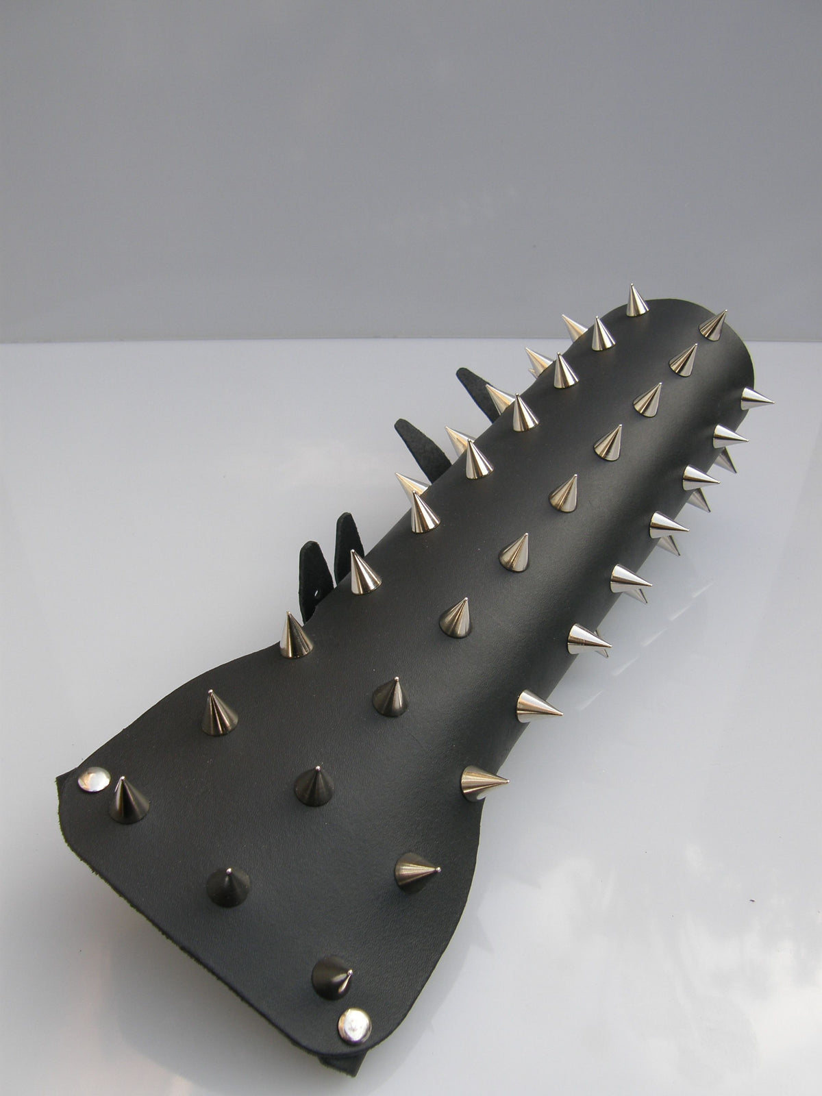 Arm Guard Small Screw Cone Studs