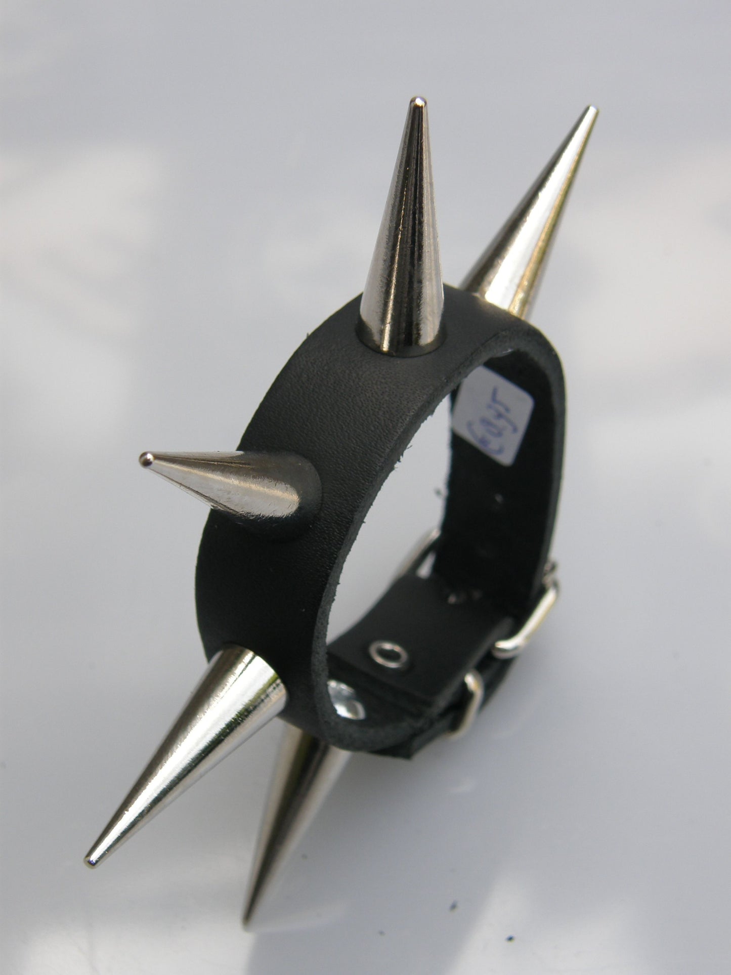 Polsband 1 Row Medium Screw Cones