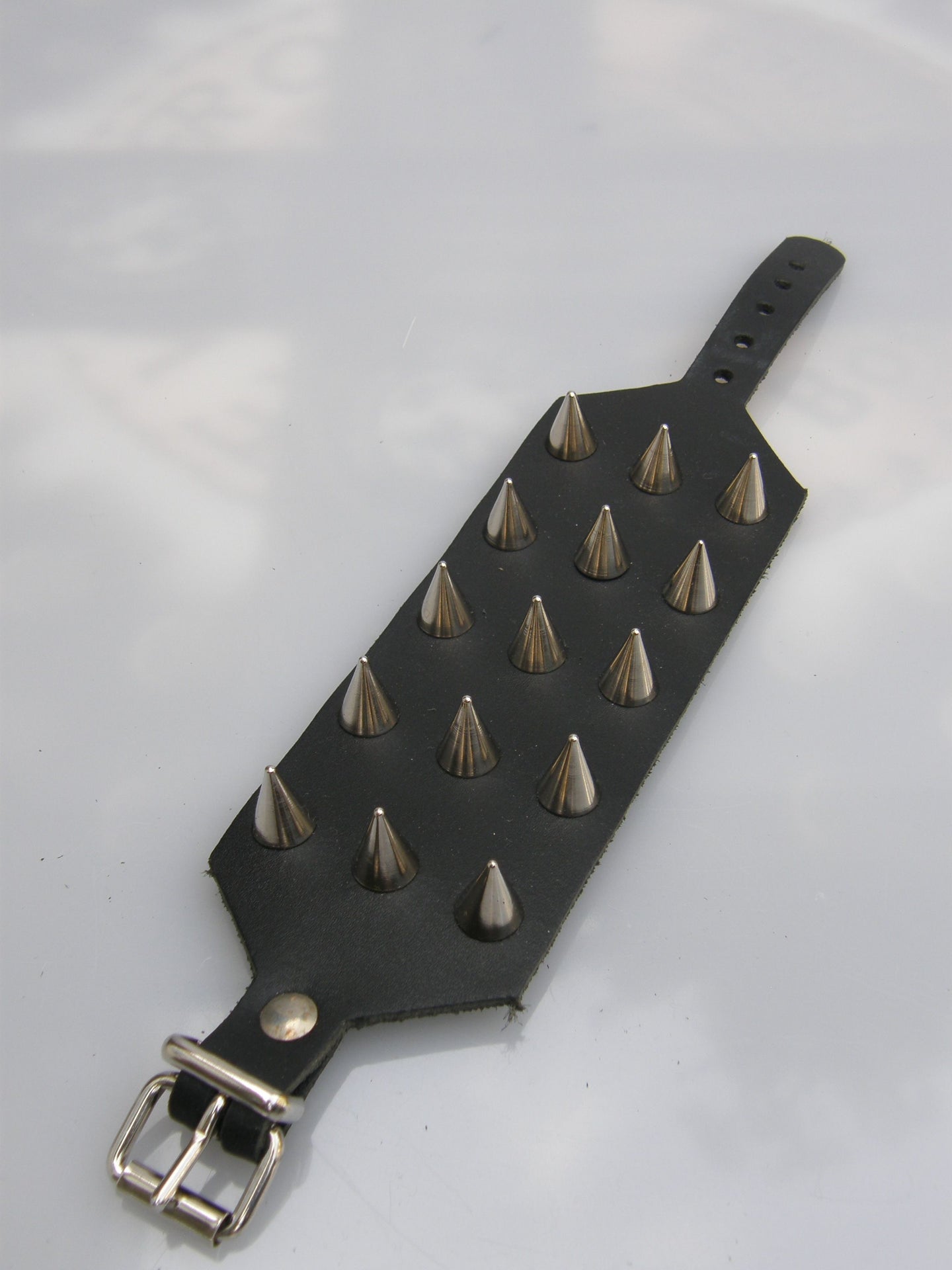 Polsband 3 Row Small Screw Cones