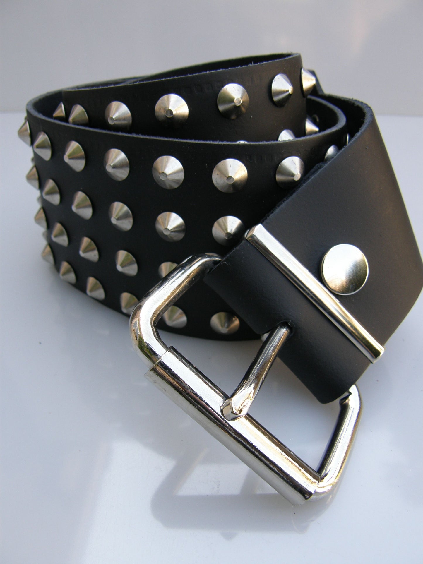 Riem 4 Row Conical Studs