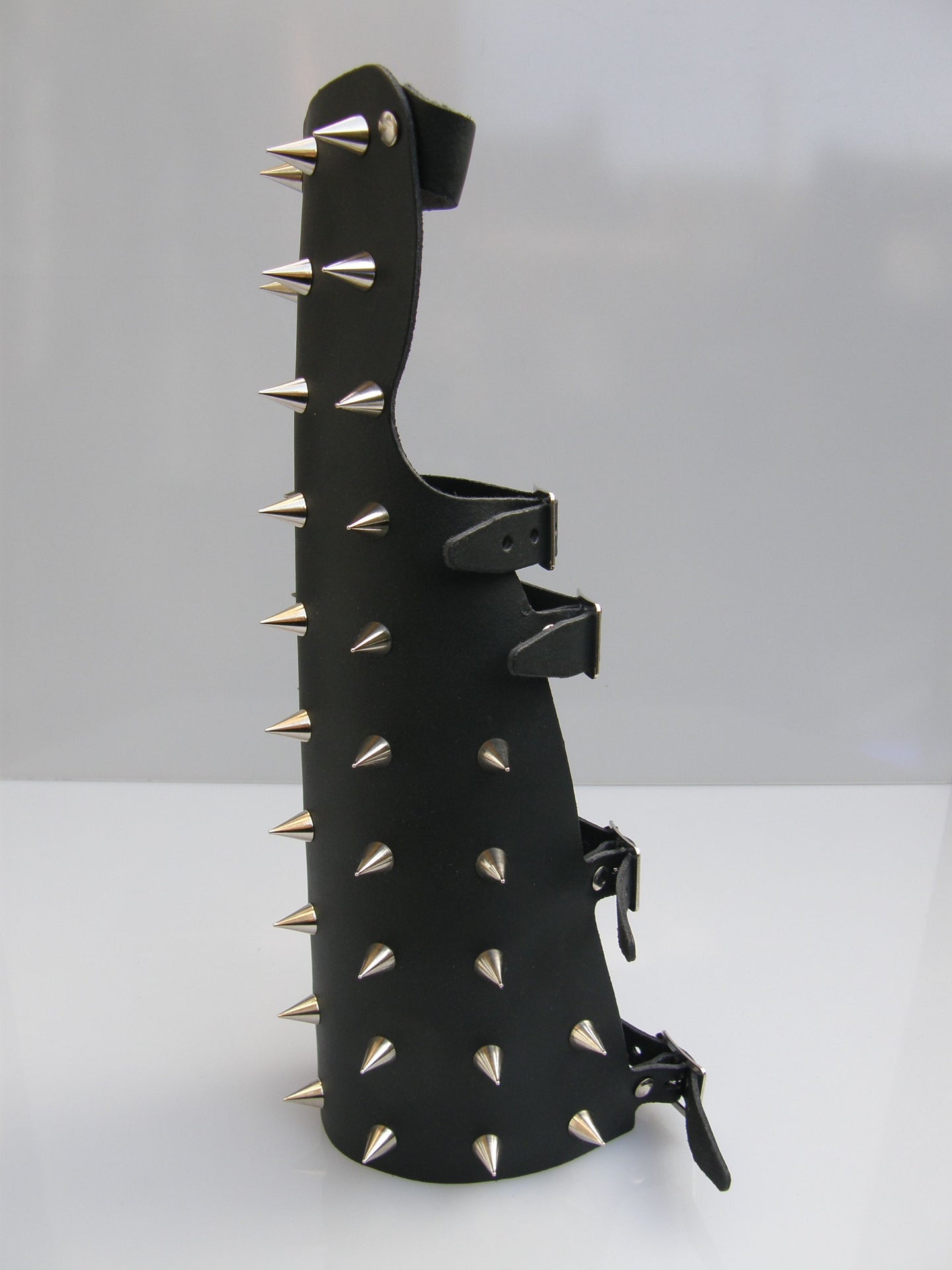 Arm Guard Small Screw Cone Studs