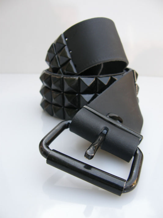 Riem 3 Row Black Pyramid Studs