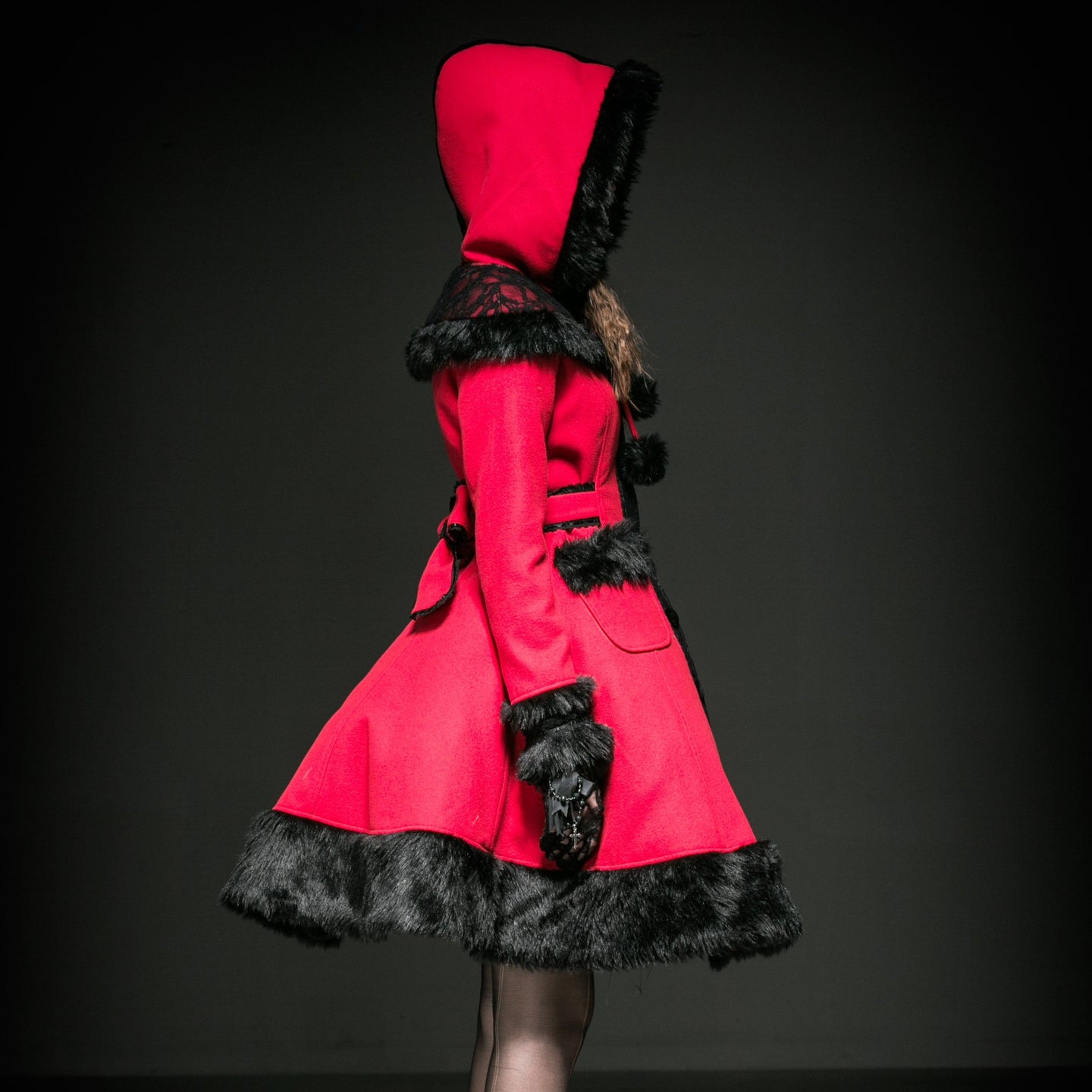 Pyon Pyon Dolly Jas Rood - Zwart