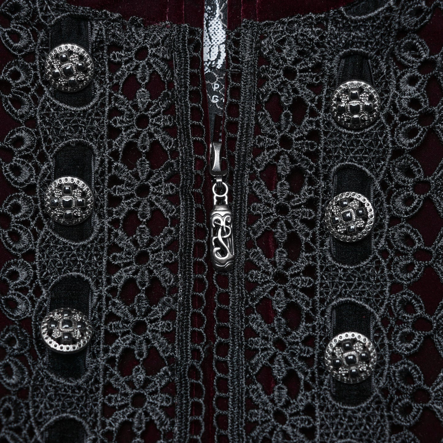Broken Spells Jas Rood