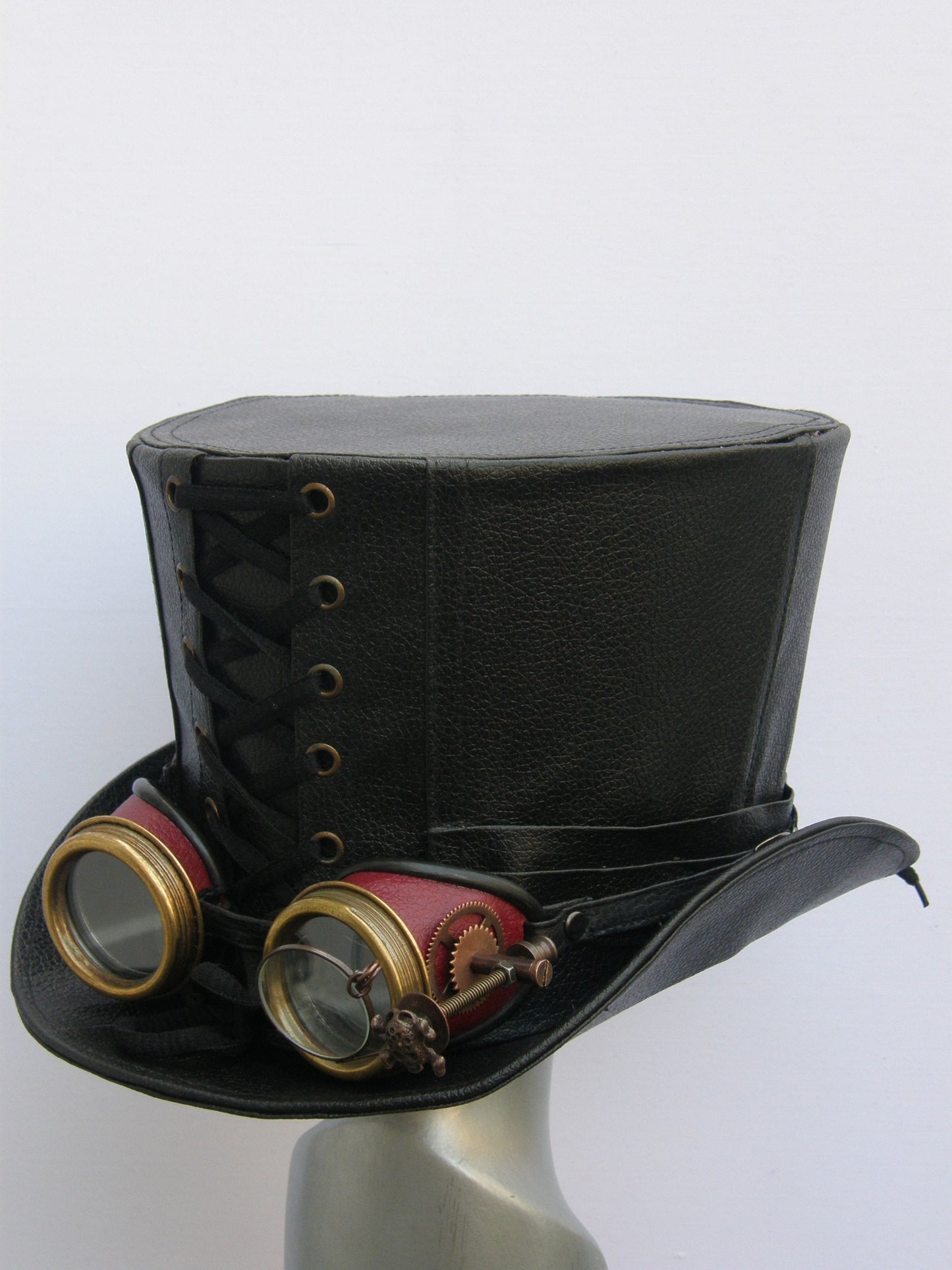 Top Hat Leatherlook & Red Goggles