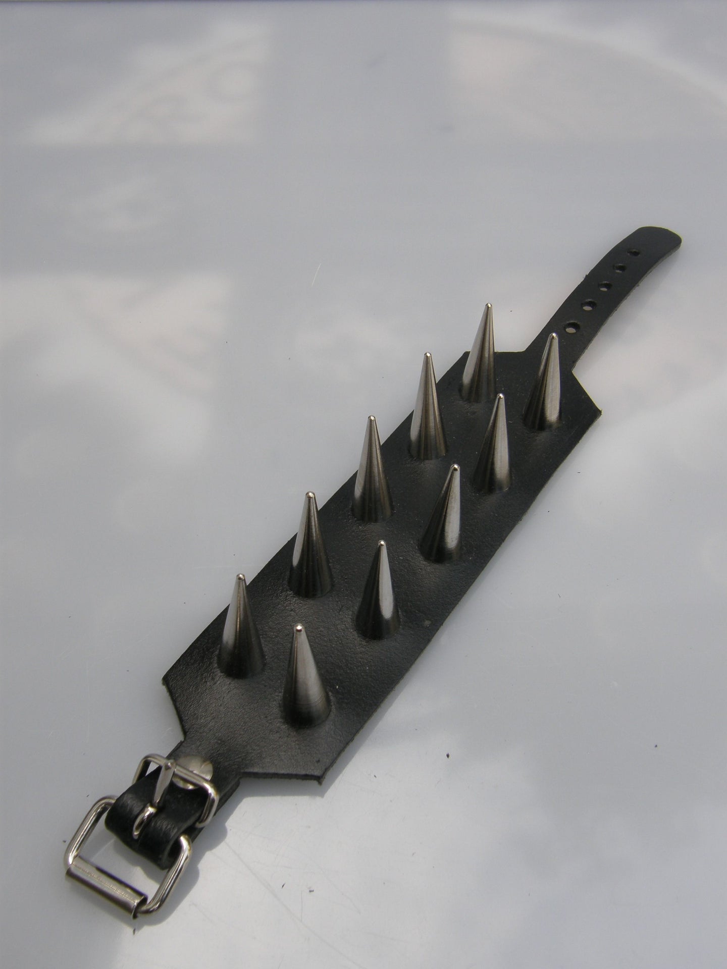 Polsband 2 Row Medium Screw Cones