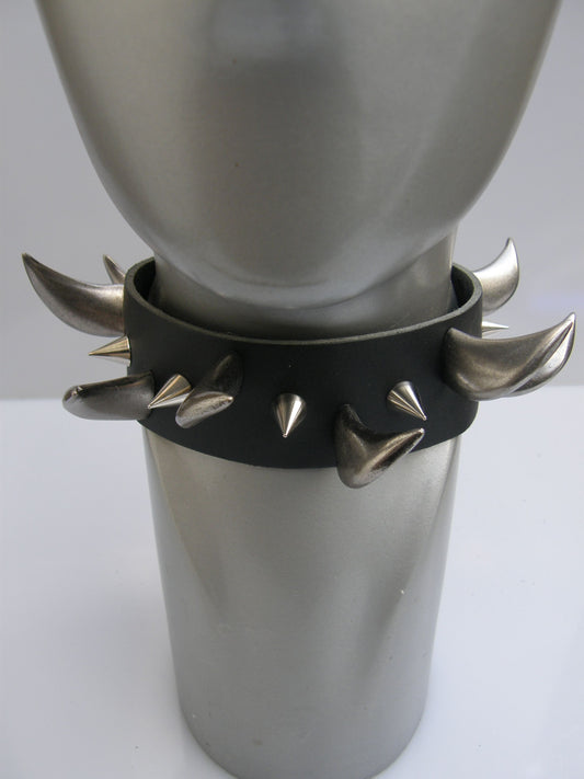 Halsband ZZ Saber & Small Screw Cone Studs