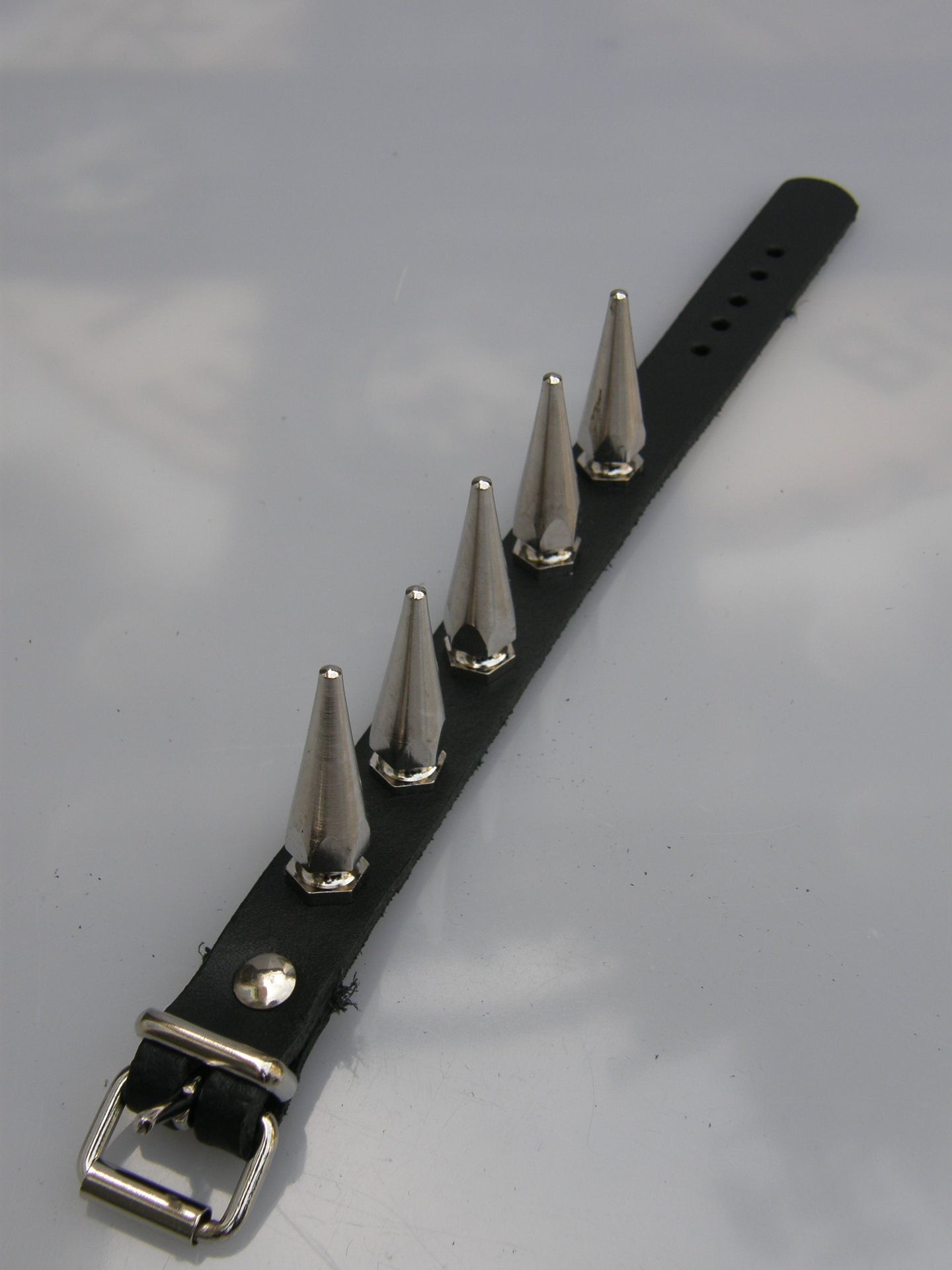 Wristband 1 Row Large Hex Studs