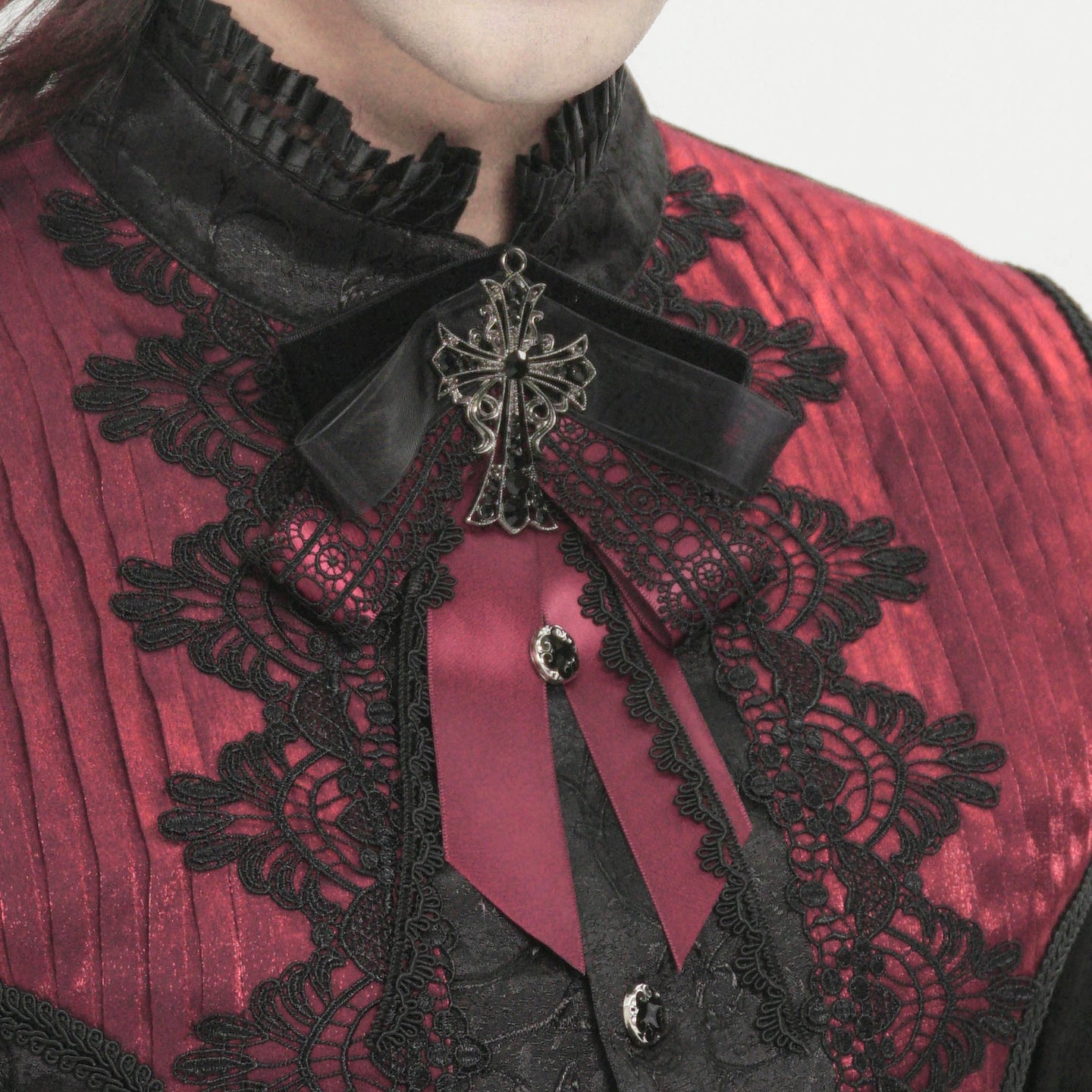 Almost Over Jabot Black - Red