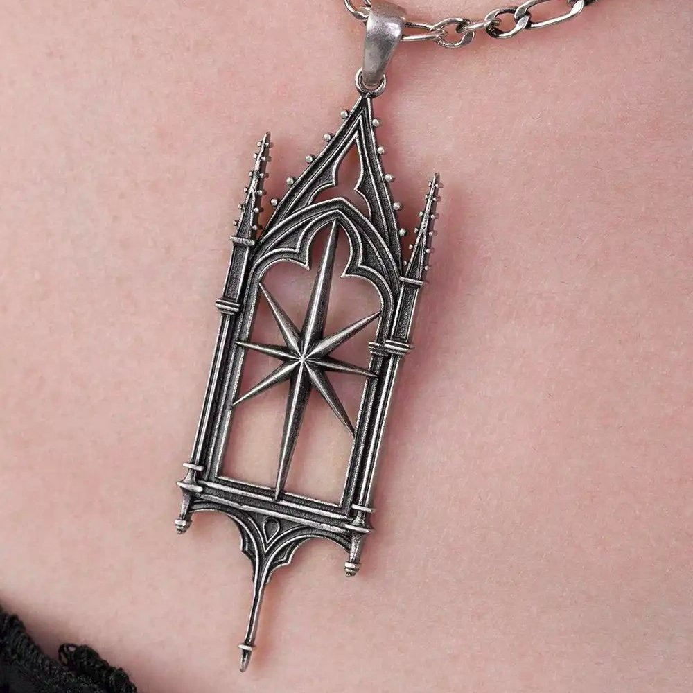 Santcum Star Necklace