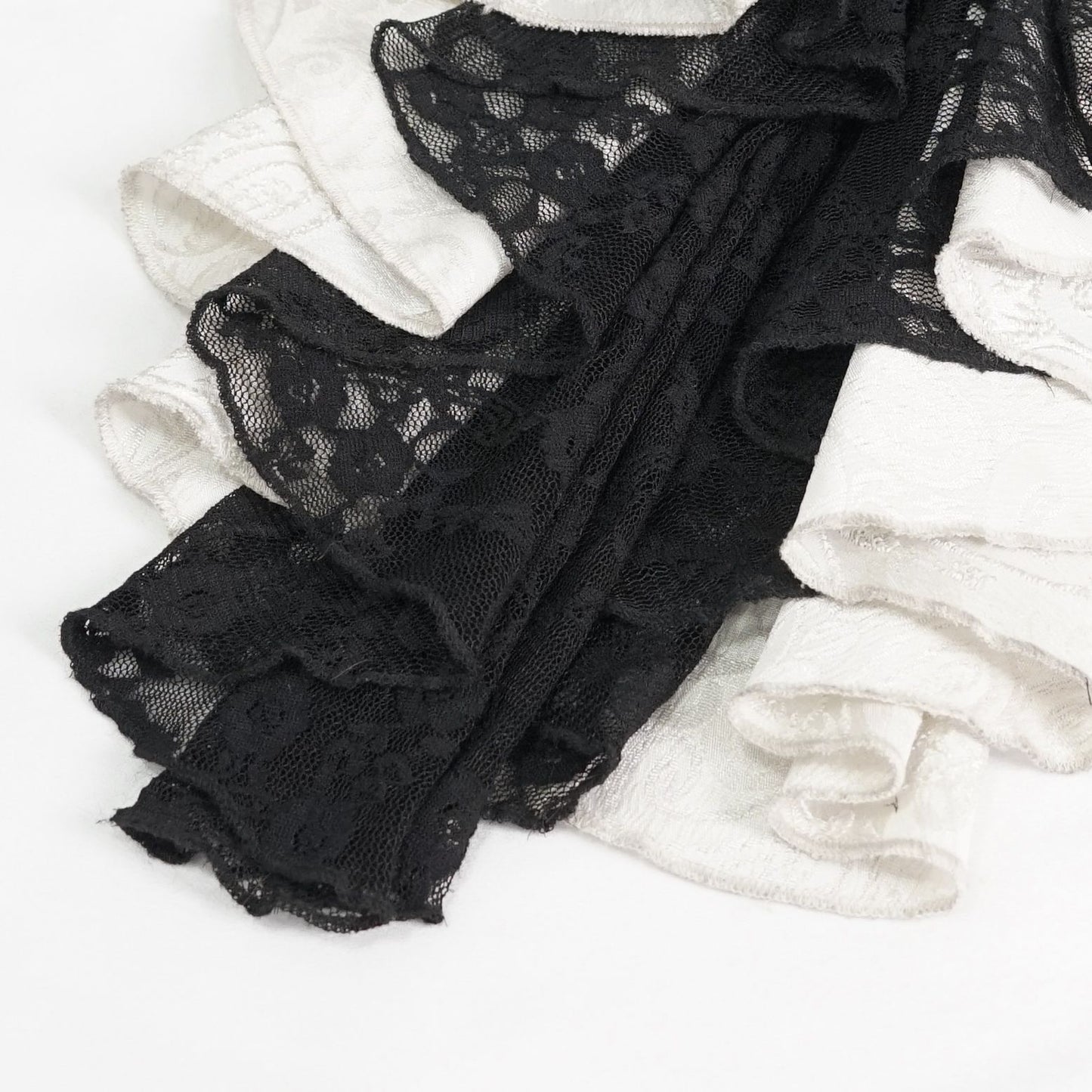 Devil Fashion Devoted Jabot Wit - Zwart