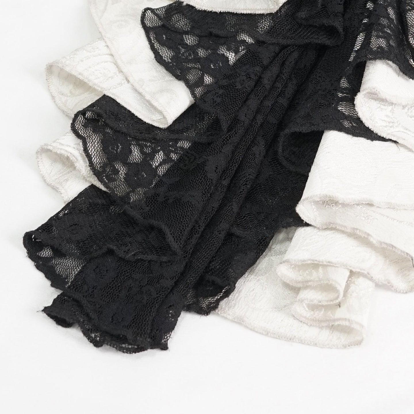 Devil Fashion Devoted Jabot Wit - Zwart