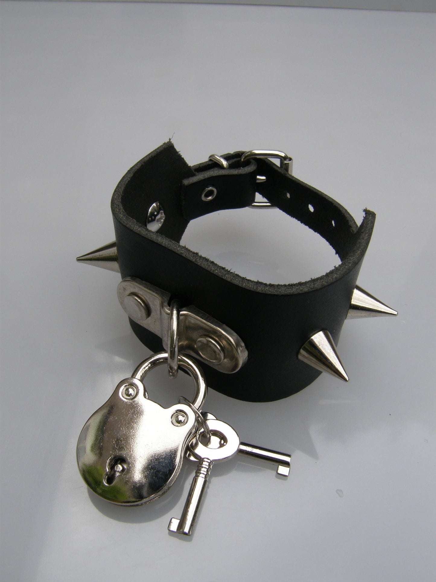 Polsband Zwart Padlock en Cones