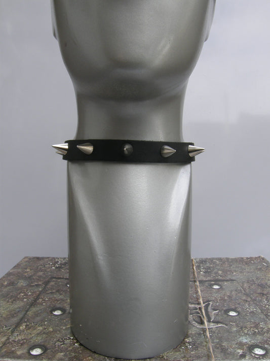 Halsband 1 Row Small Screw Cones