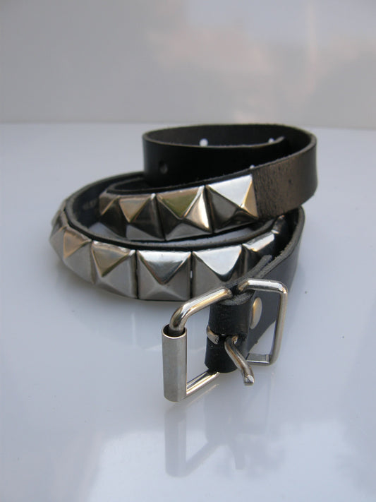 Riem 1 Row Pyramid Studs
