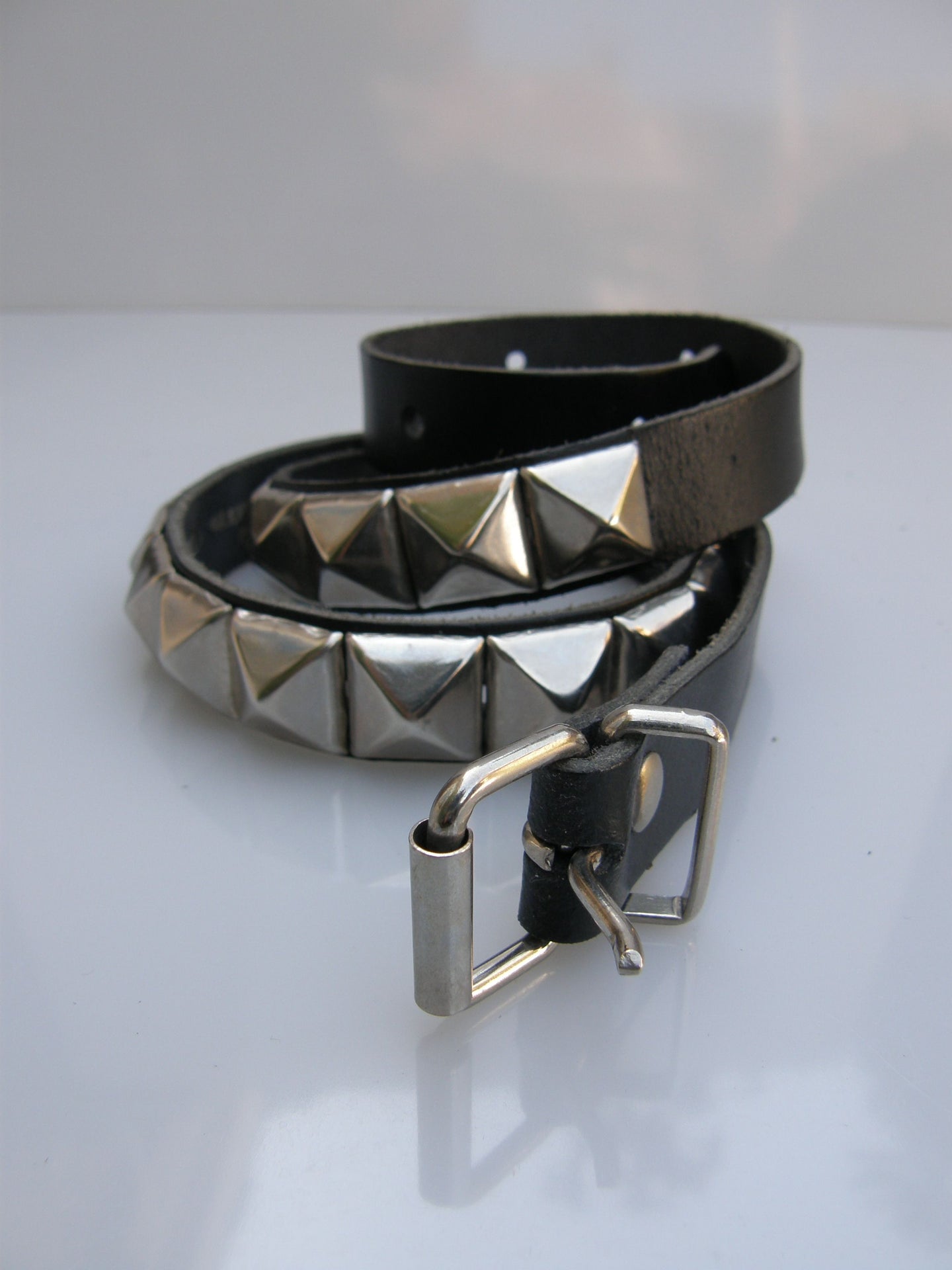Belt 1 Row Pyramid Studs