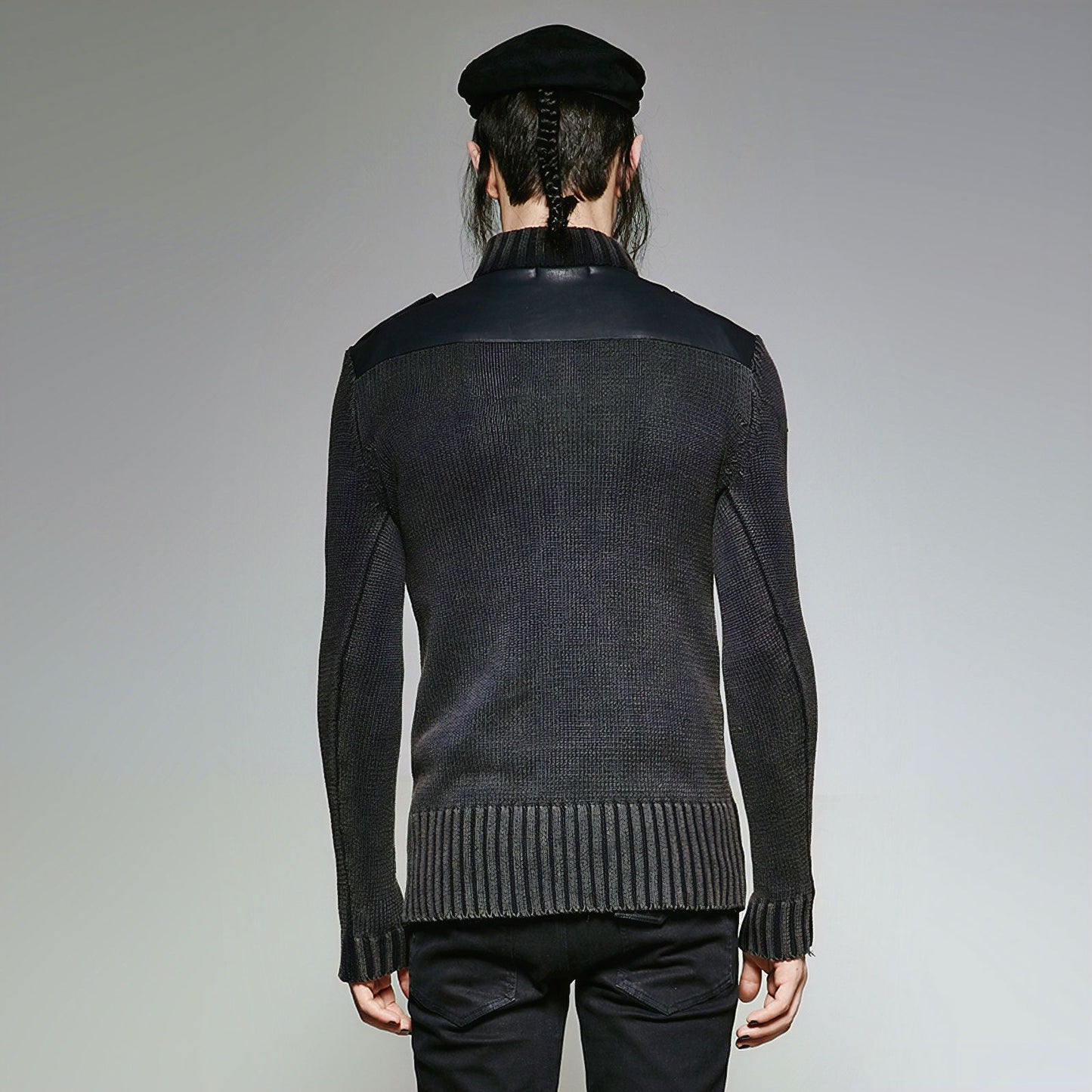 Combatant Sweater M-035