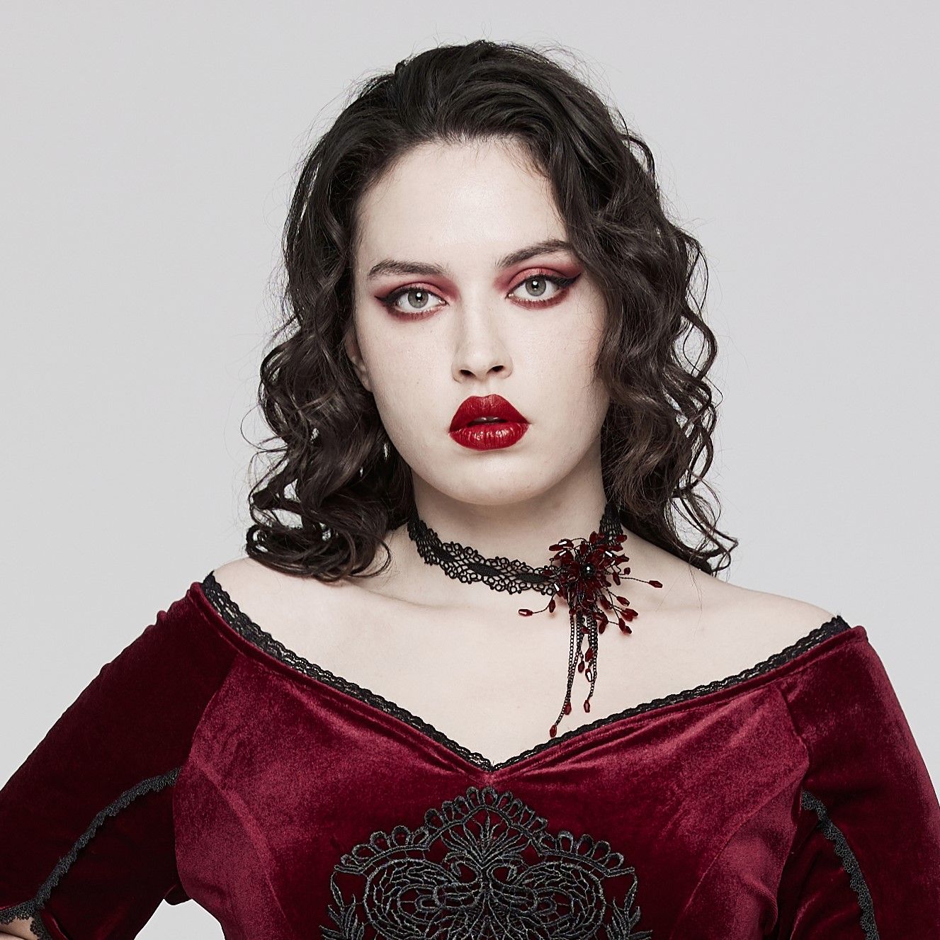 Accusations Halsband Zwart -Rood