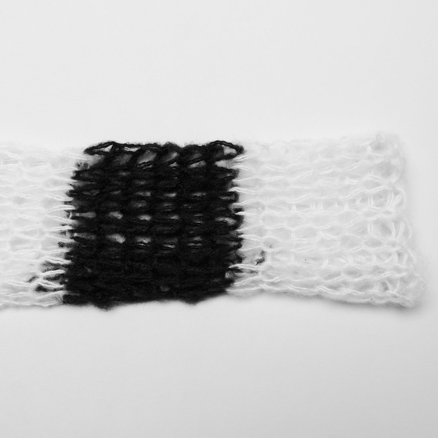 Viral Cardigan Black - White