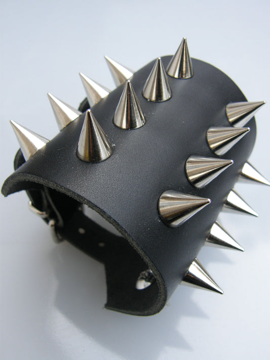 Polsband 4 Row Small Screw Cones