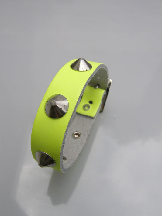 Polsband Fluor Geel 1 Row Conical Studs
