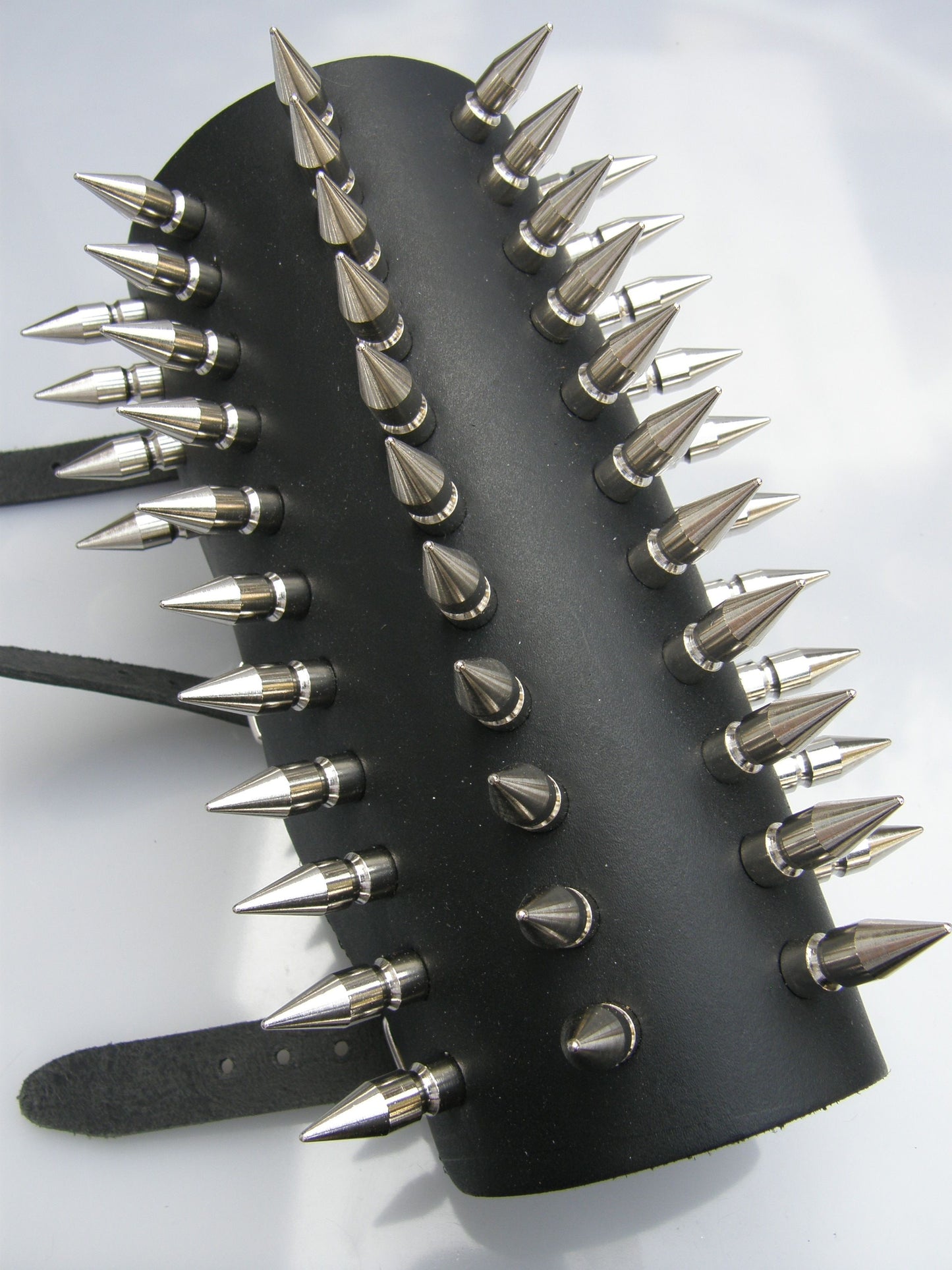 Arm Guard 11 Row Medium Screw Spikes
