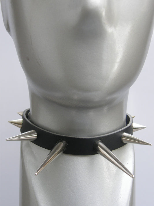 Halsband 1 Row Assorted Screw Cone Studs