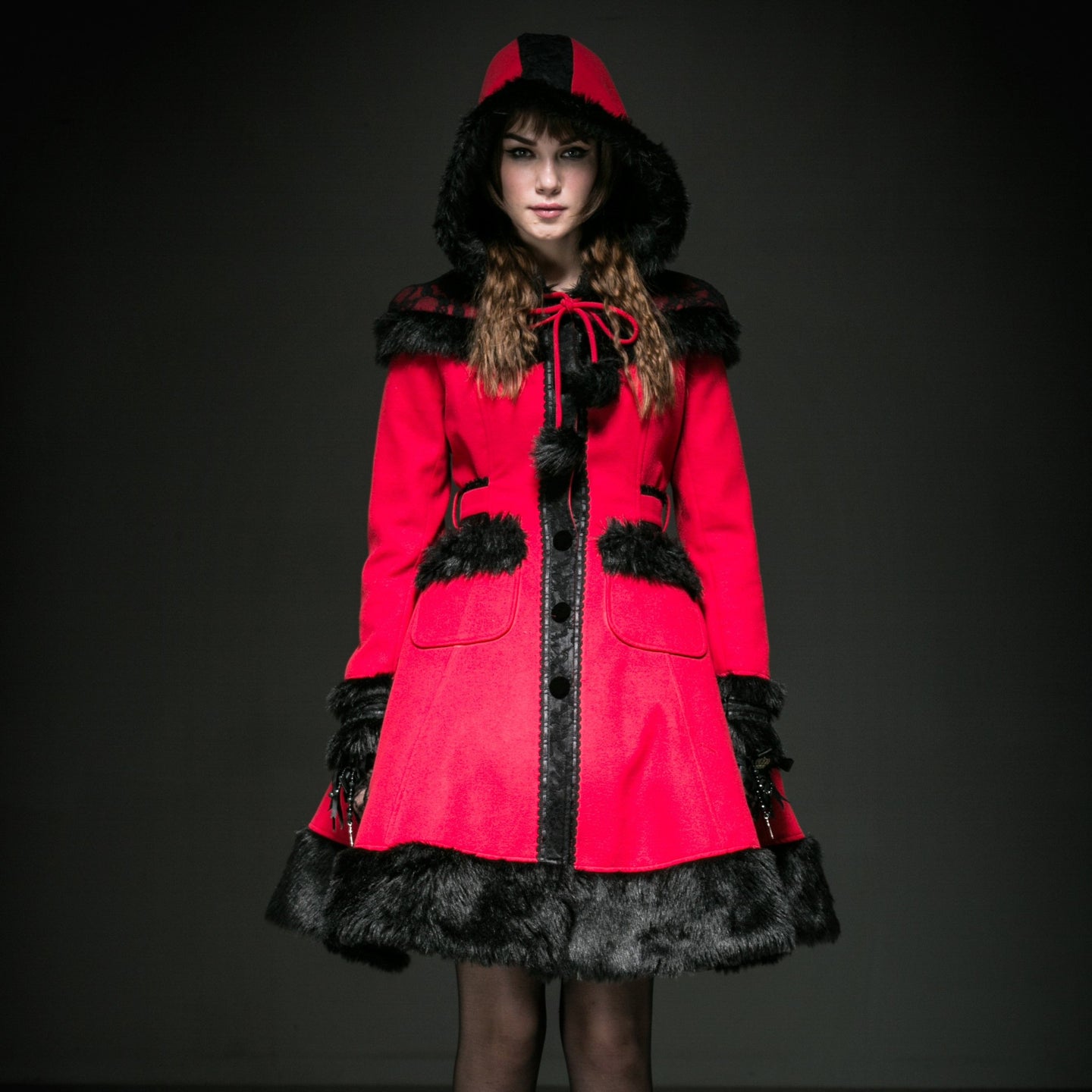 Pyon Pyon Dolly Jas Rood - Zwart
